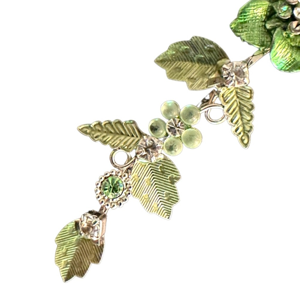 Gorgeous filigree necklace and earring set. Green floral with Silvertone